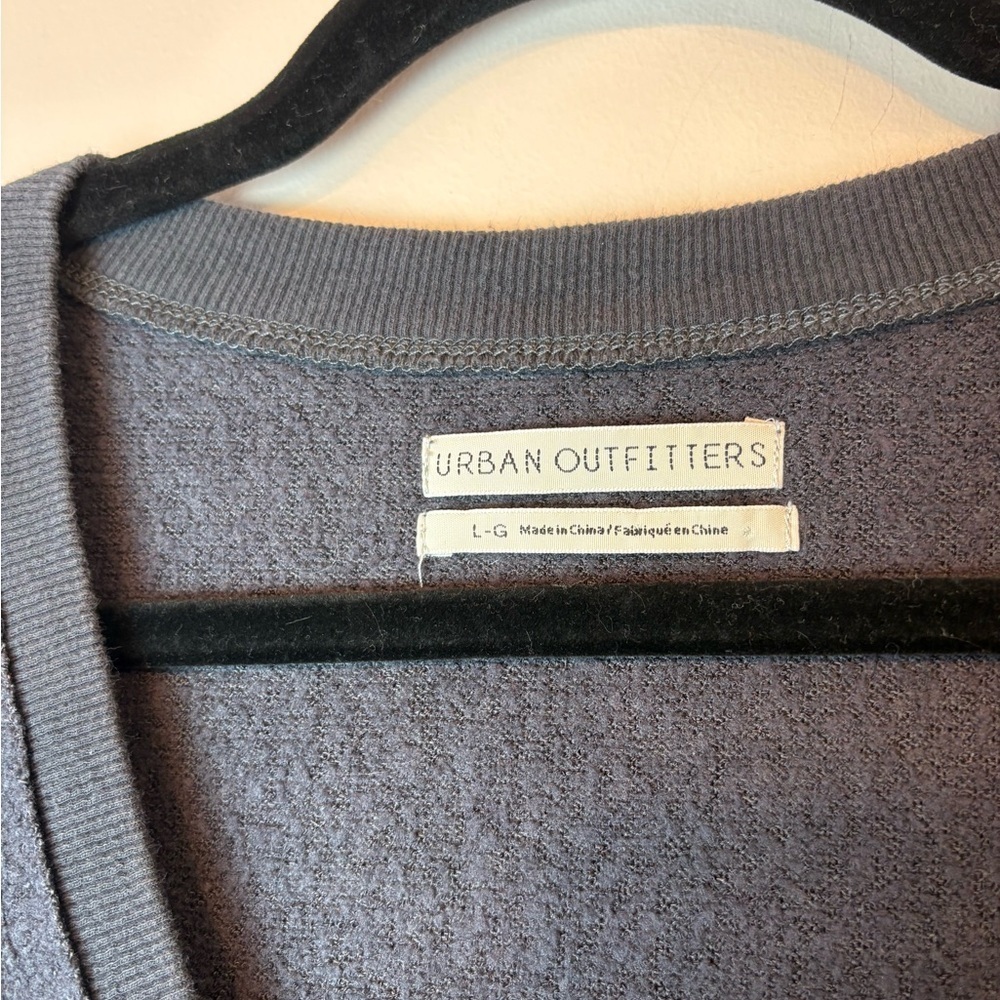 Urban Outfitters V-Neck Gray Fuzzy Soft Sweater Women’s Size Large Cozy - Picture 2 of 8